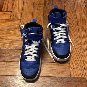 Blue and black Nike shoe for boys size 5y.